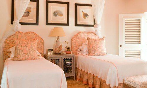 Персиковый цвет в интерьере спальни: стильно и «вкусно»